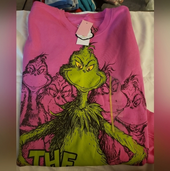 GRINCH Christmas Sweatshirt Top PINK New VIRAL - Picture 3 of 4